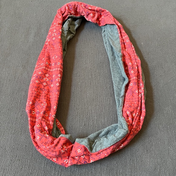 Eddie Bauer Two-Tone Infinity Scarf - Picture 7 of 9